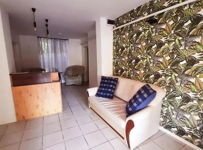 Central Room Hotel 2*