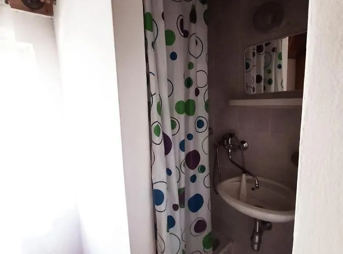 Central Room 2*